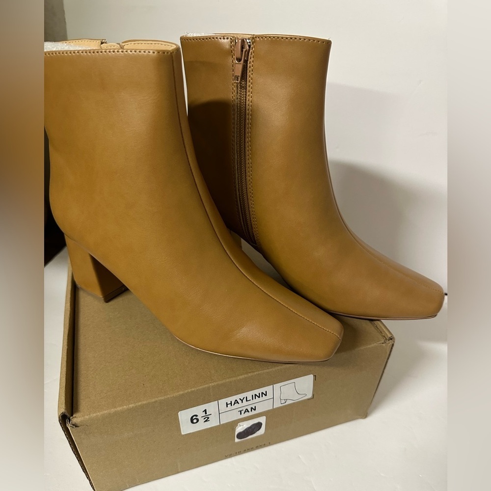 NEW Journee Collection Haylinn Tan Blocked Heeled Boots Size 6.5